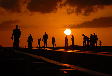 Silhouettes People Worker Dusk 40723 Crop U94129